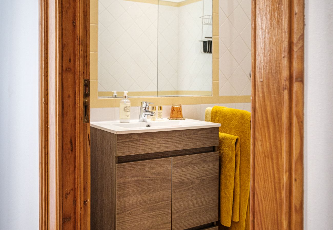 Apartment in Lisbon - Classic Family Friendly Central Apartment in Baixa