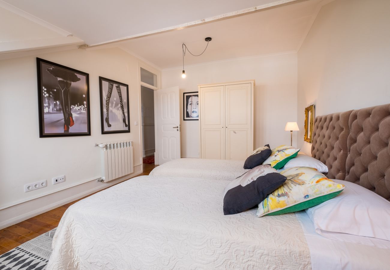 Apartment in Lisbon - Central 4BR/3BA Apartment with Rooftop | Elevator | Views
