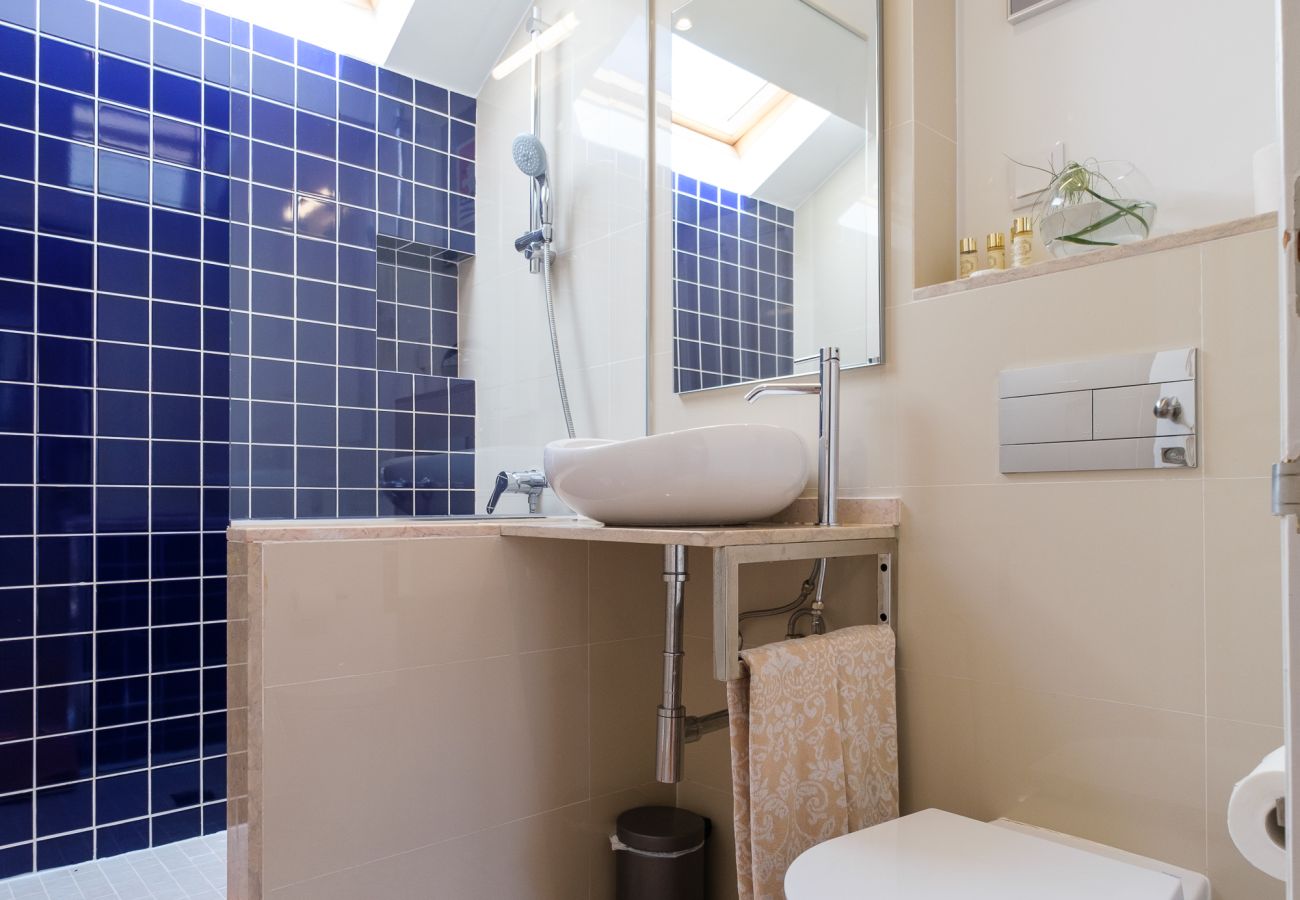 Apartment in Lisbon - Central 4BR/3BA Apartment with Rooftop | Elevator | Views