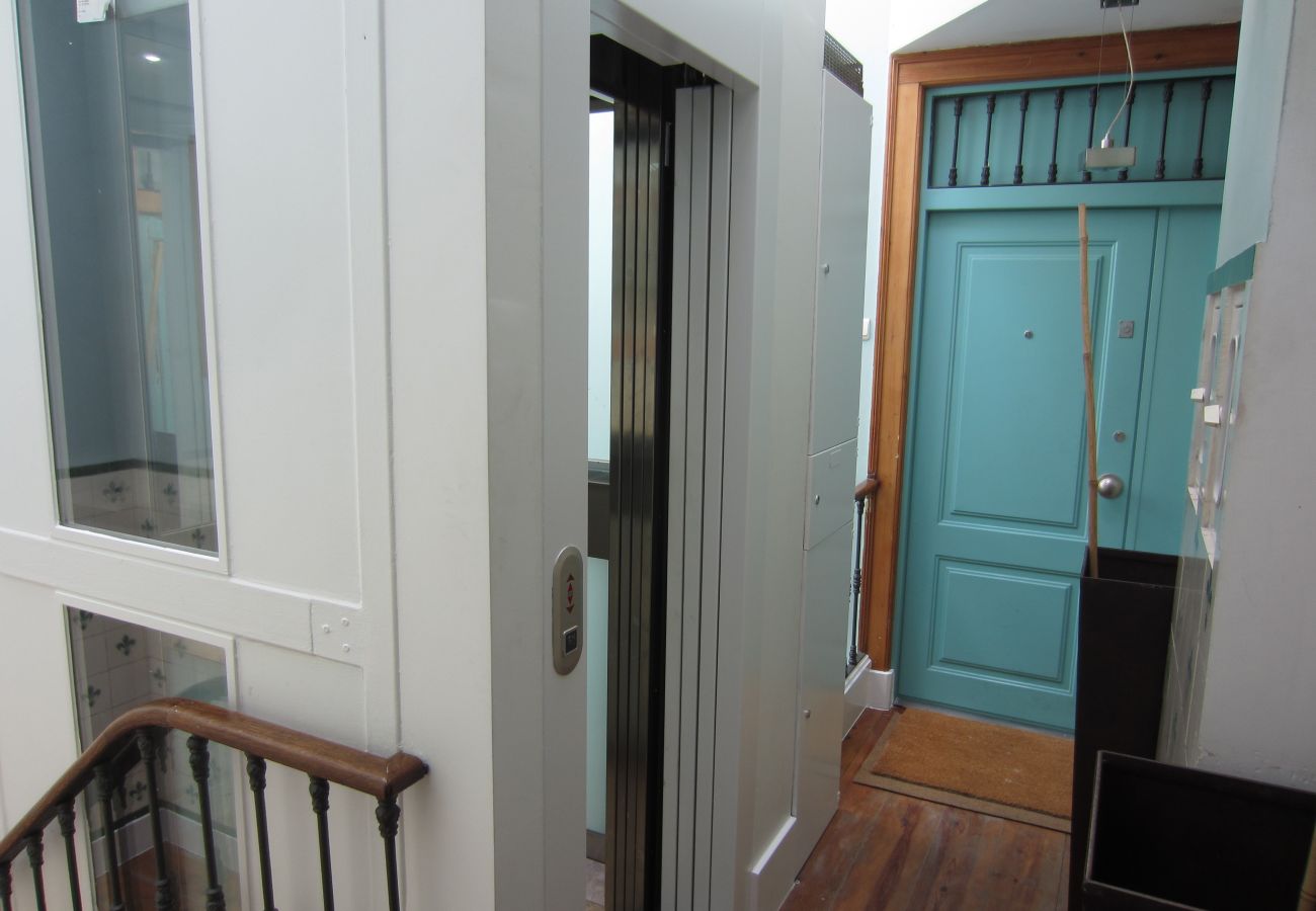Apartment in Lisbon - Baixa Apartment 2BR|2BA with Balcony, Lift