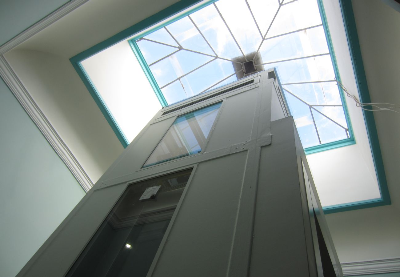 Apartment in Lisbon - Baixa Apartment 2BR|2BA with Balcony, Lift