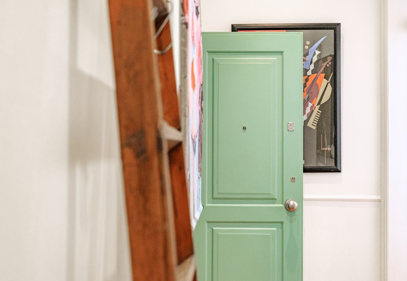 Apartment in Lisbon - Central Inviting and Spacious Family Apartment in Baixa 107