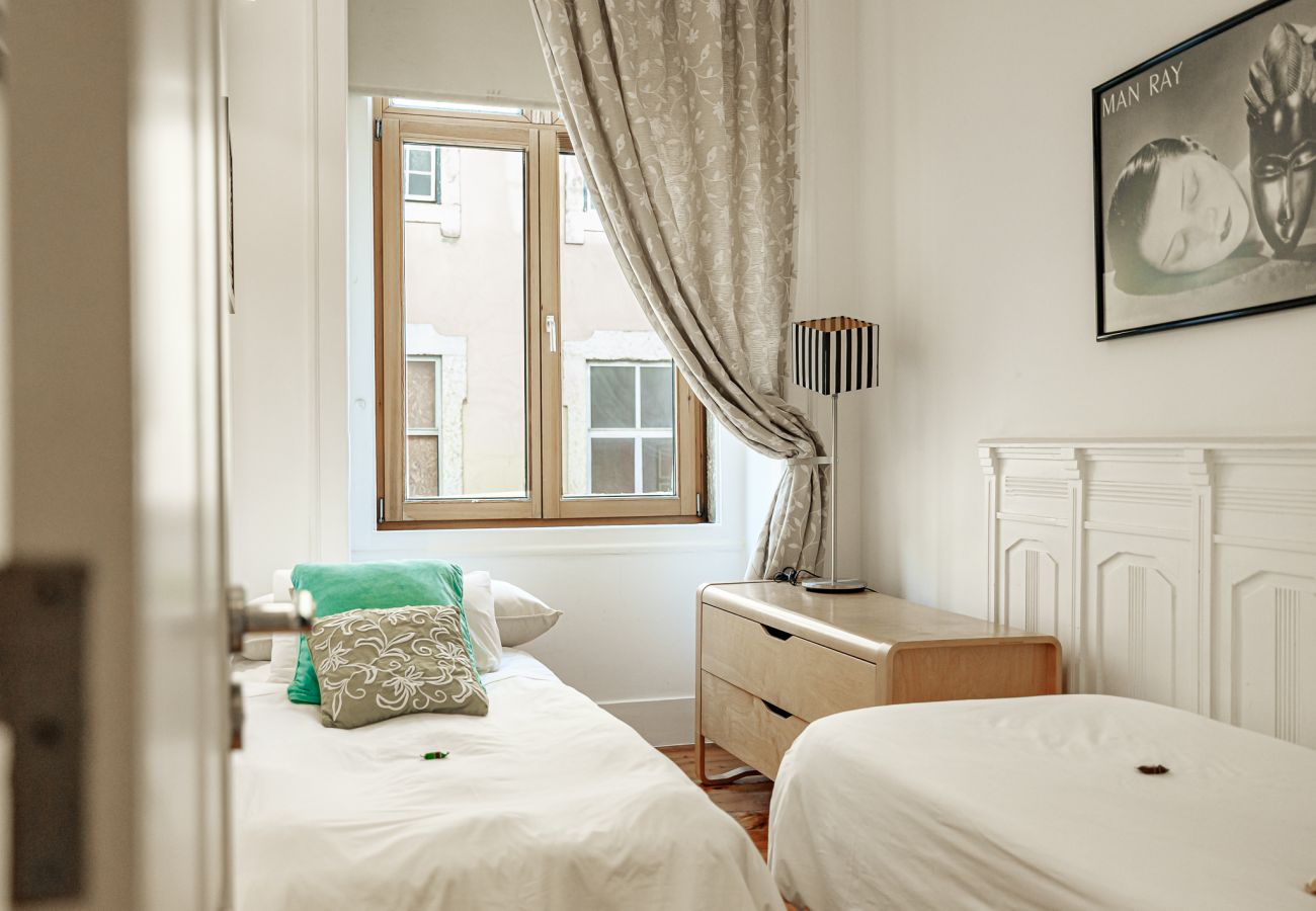 Apartment in Lisbon - Central Inviting and Spacious Family Apartment in Baixa 107