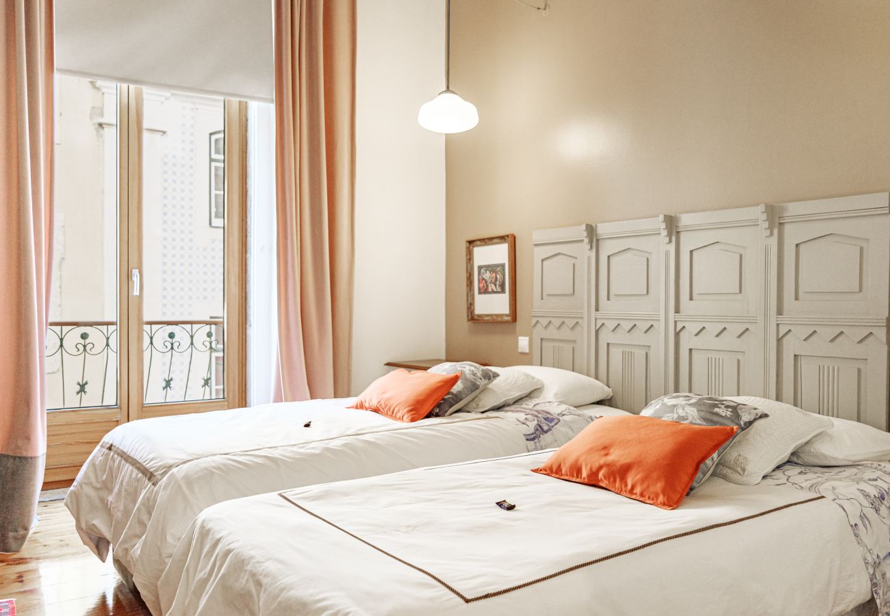 Apartment in Lisbon - Central Inviting and Spacious Family Apartment in Baixa 107