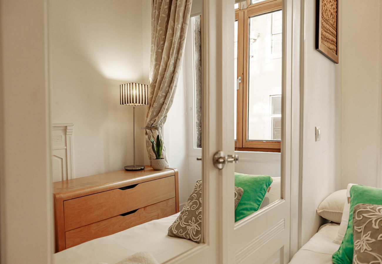 Apartment in Lisbon - Central Inviting and Spacious Family Apartment in Baixa 107