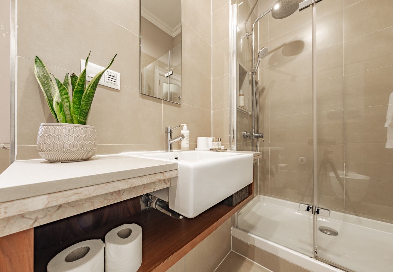 Apartment in Lisbon - Central Inviting and Spacious Family Apartment in Baixa 107