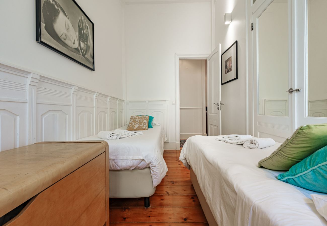 Apartment in Lisbon - Central Inviting and Spacious Family Apartment in Baixa 107